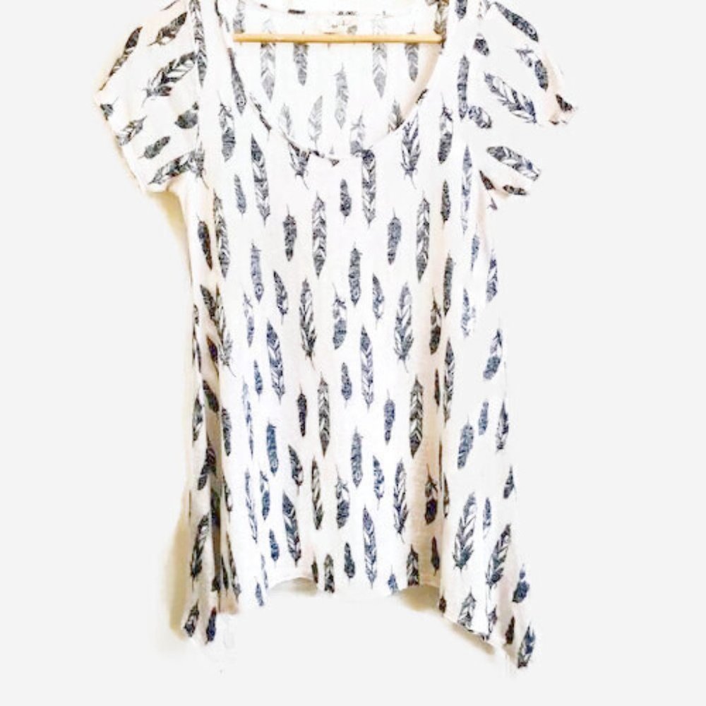 Cloud Chaser Boho Distressed Feather Print Tee